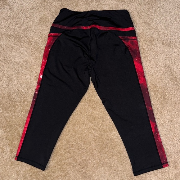 Leggings, Capri’s Style, Size L, Black & Red, EUC - Picture 4 of 4